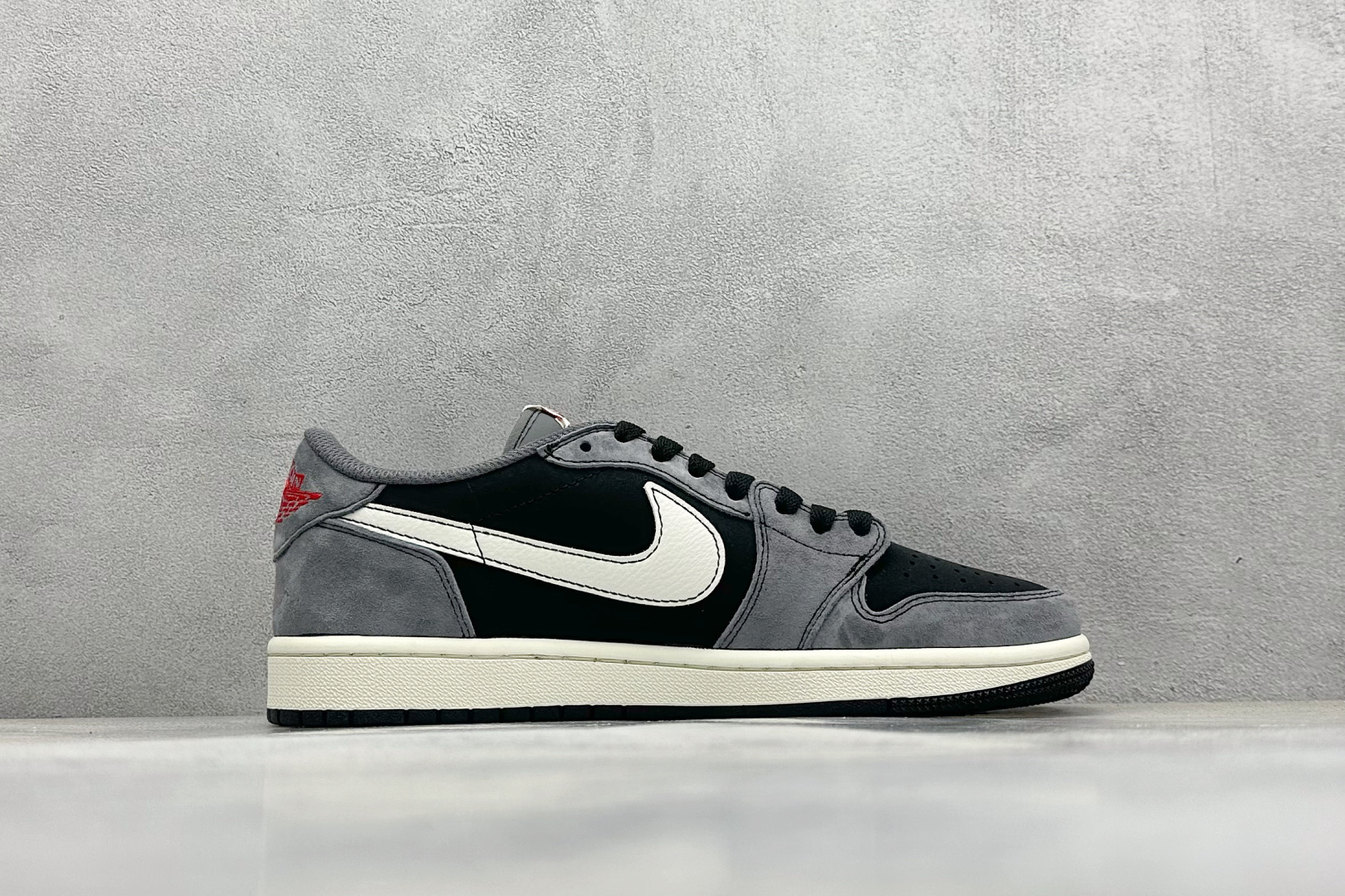 Travis Scott x Nike Air Jordan 1 Low x Supreme
Air