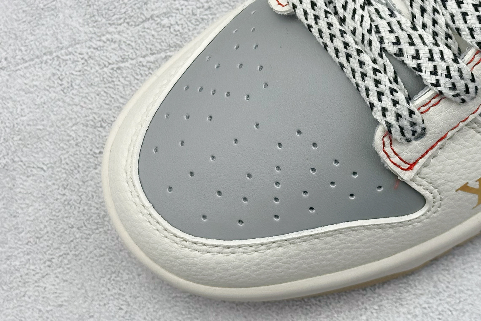 Nike SB Dunk Low x Louis Vuitton 白灰 SD6868-108