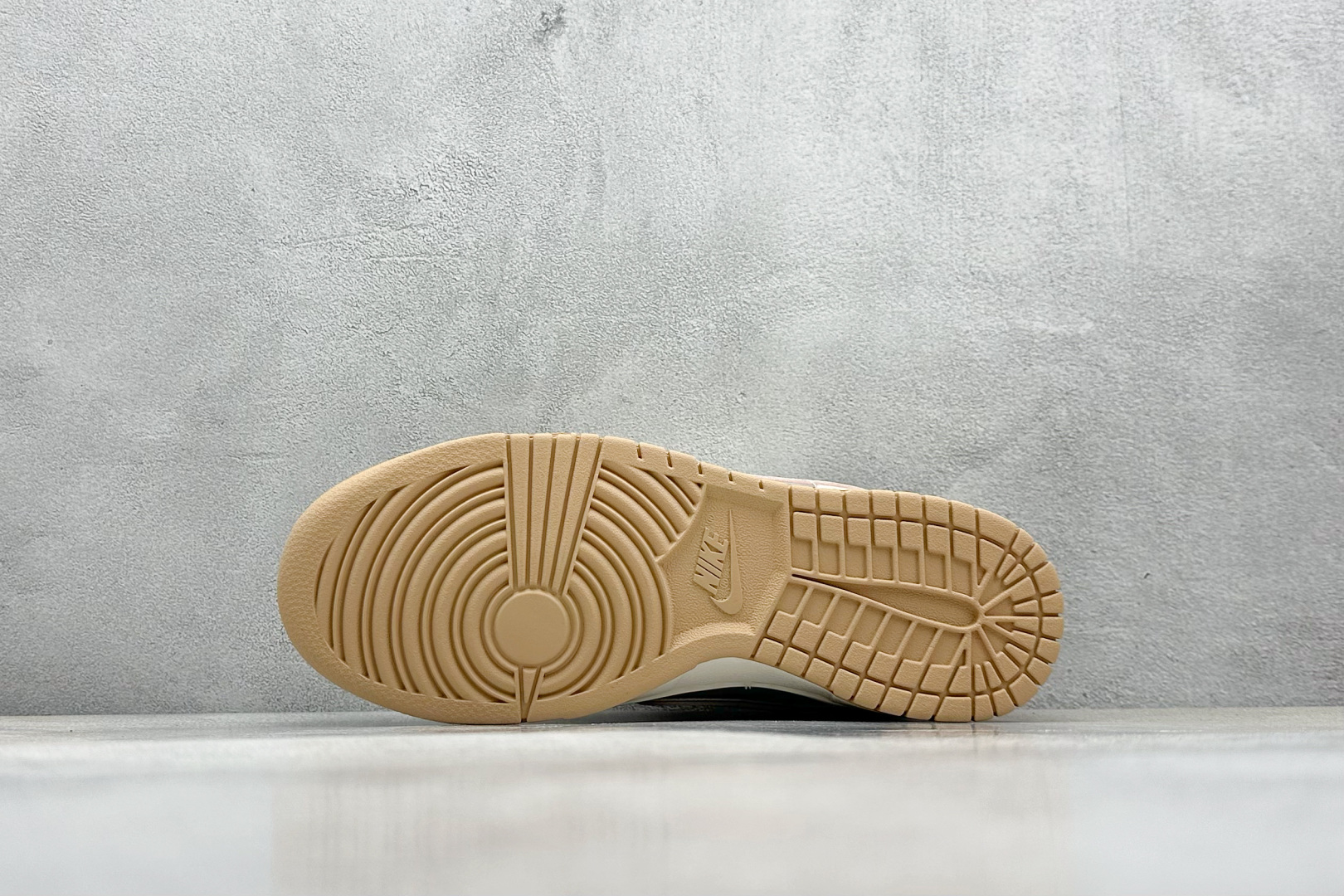 Nike SB Dunk Low x Louis Vuitton 白灰 SD6868-108
