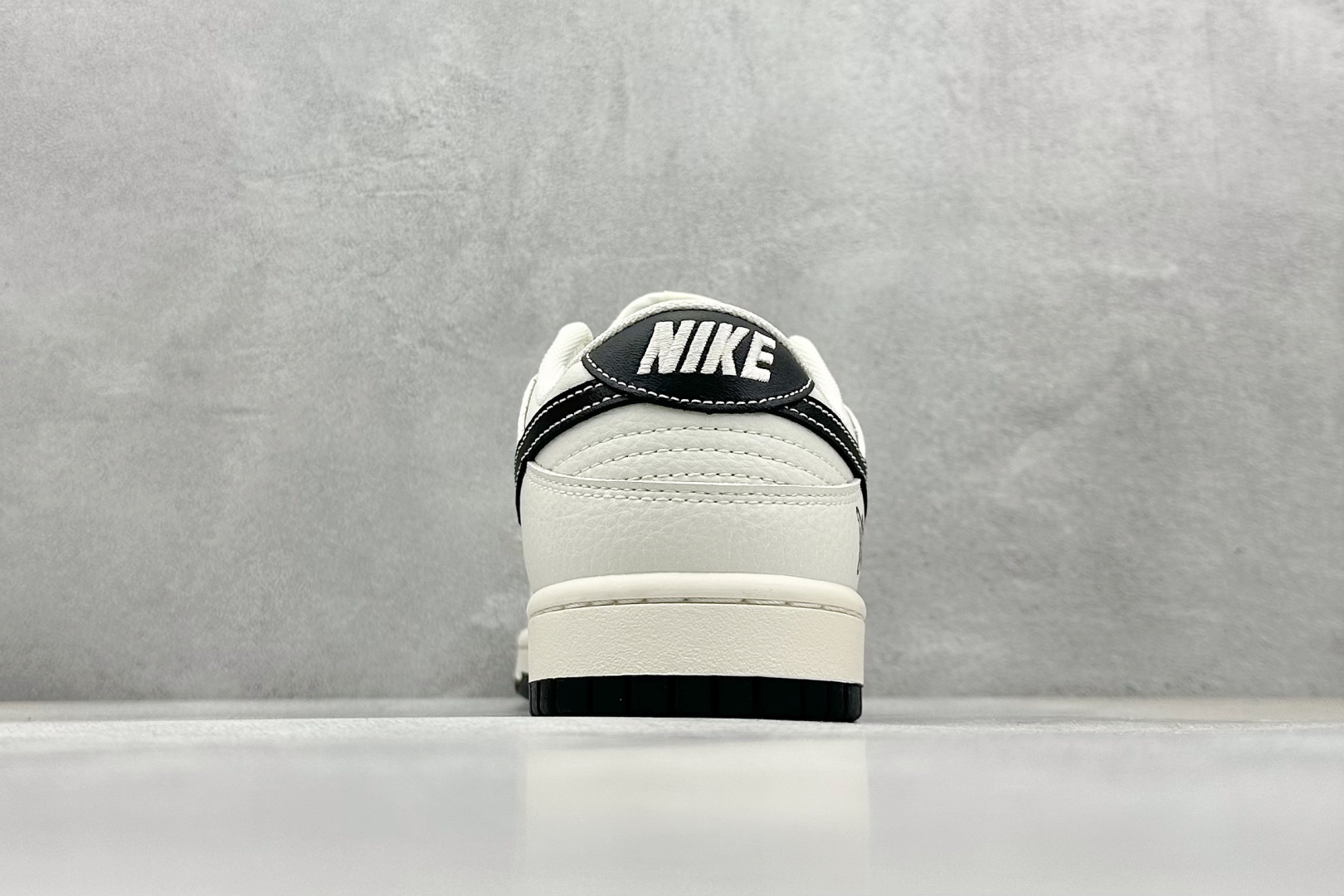  
Nike SB Dunk Low x DIOR 白黑
纯原大厂出品 极力推荐
原装头层材料 独家版型