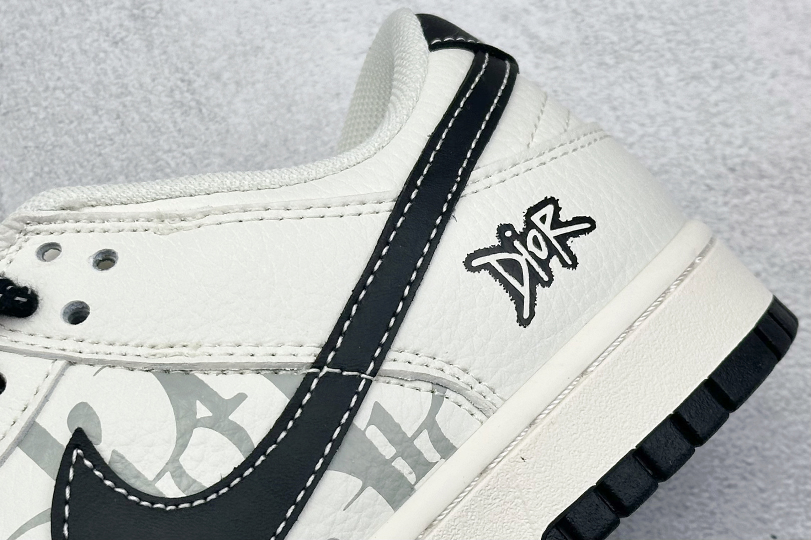  
Nike SB Dunk Low x DIOR 白黑
纯原大厂出品 极力推荐
原装头层材料 独家版型