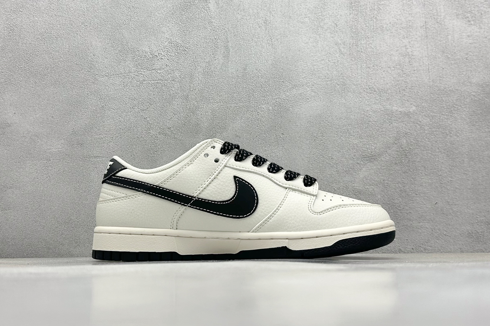  
Nike SB Dunk Low x DIOR 白黑
纯原大厂出品 极力推荐
原装头层材料 独家版型