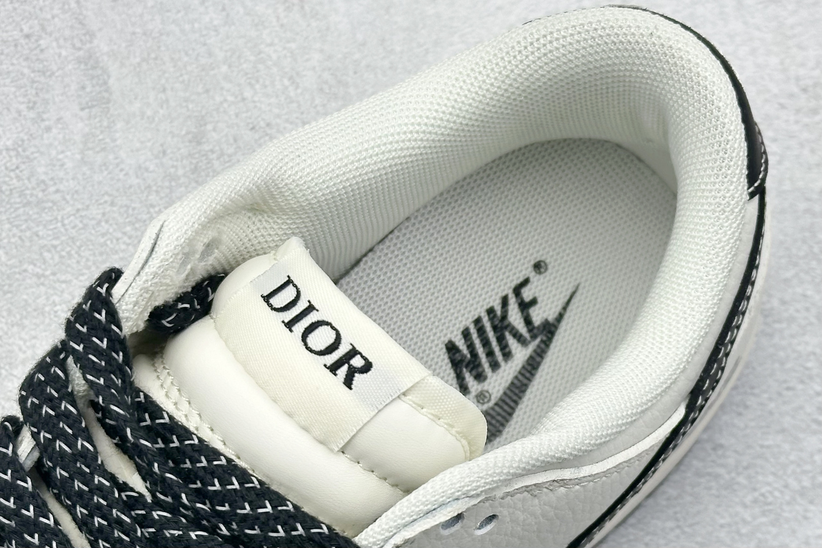  
Nike SB Dunk Low x DIOR 白黑
纯原大厂出品 极力推荐
原装头层材料 独家版型