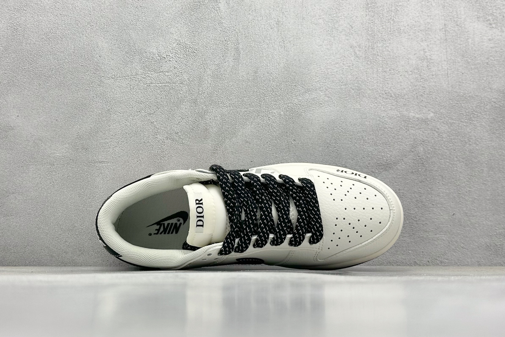  
Nike SB Dunk Low x DIOR 白黑
纯原大厂出品 极力推荐
原装头层材料 独家版型