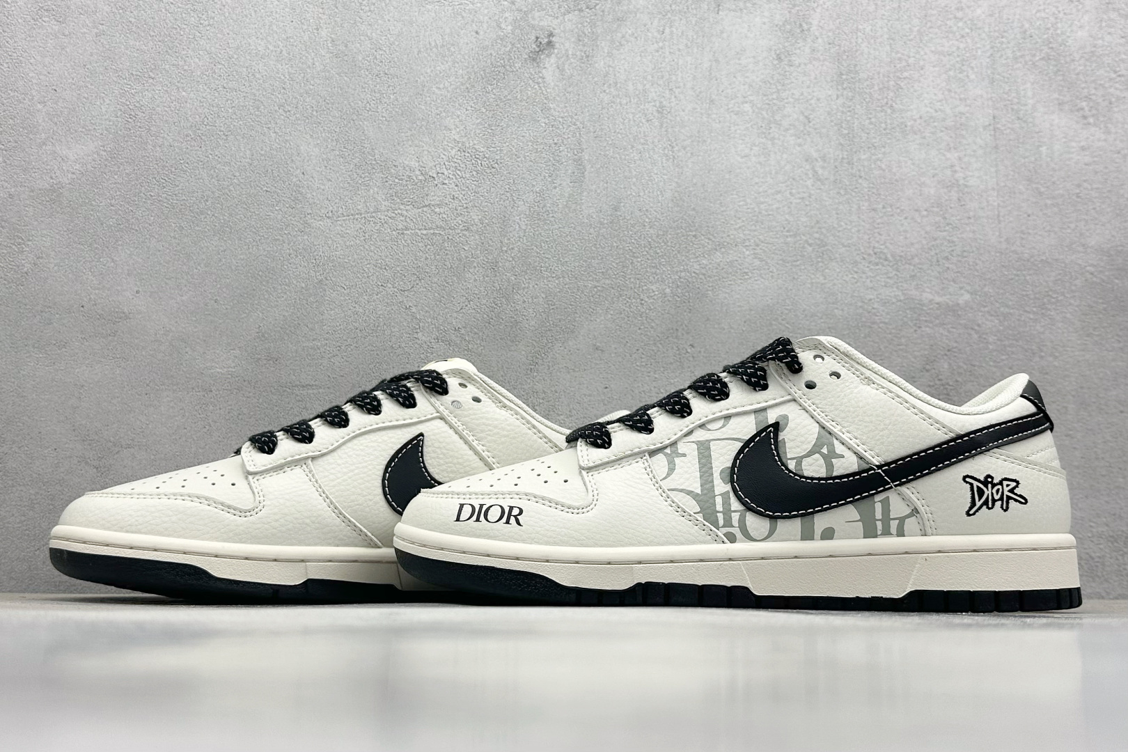  
Nike SB Dunk Low x DIOR 白黑
纯原大厂出品 极力推荐
原装头层材料 独家版型