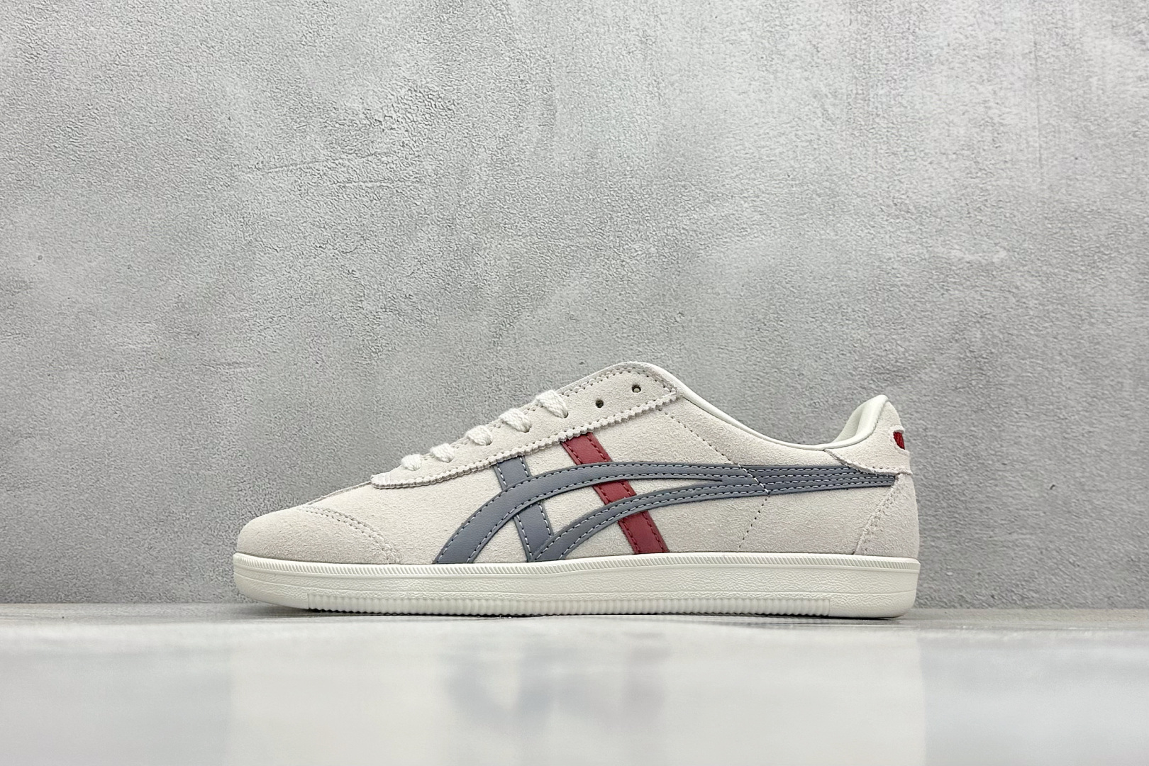 福利特价
Asics Onitsuka Tiger Tokuten 亚瑟士鬼冢虎中性复古运动板鞋
轻