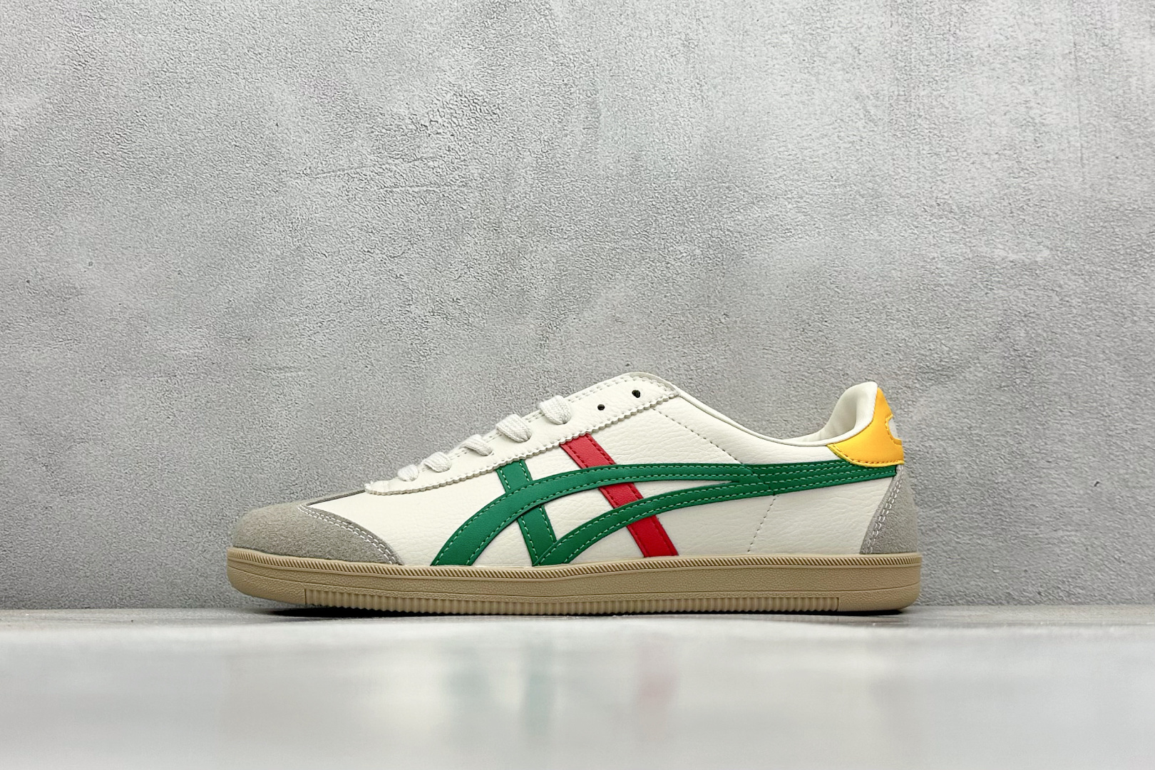 福利特价
Asics Onitsuka Tiger Tokuten 亚瑟士鬼冢虎中性复古运动板鞋
轻