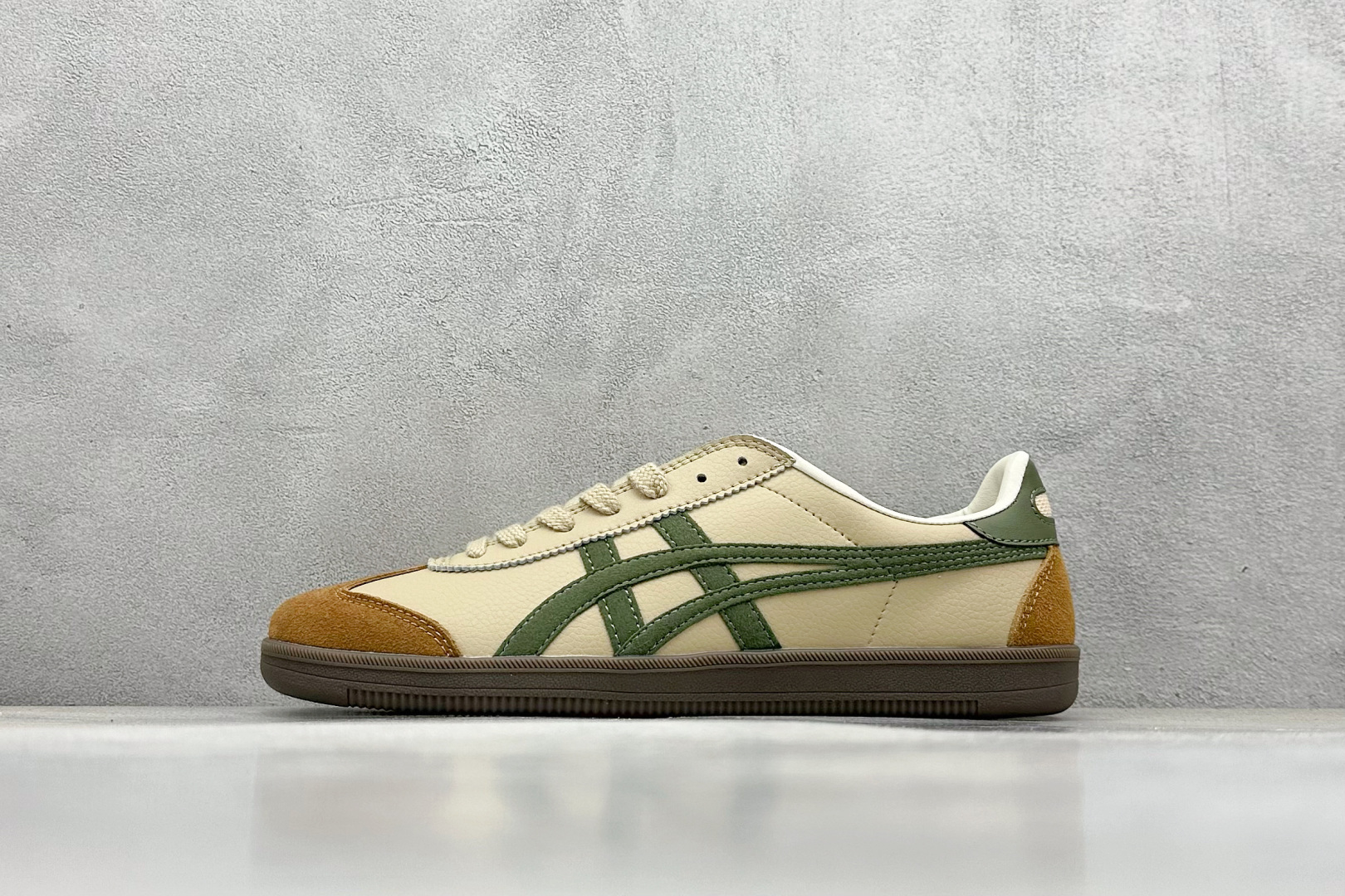 福利特价
Asics Onitsuka Tiger Tokuten 亚瑟士鬼冢虎中性复古运动板鞋
轻