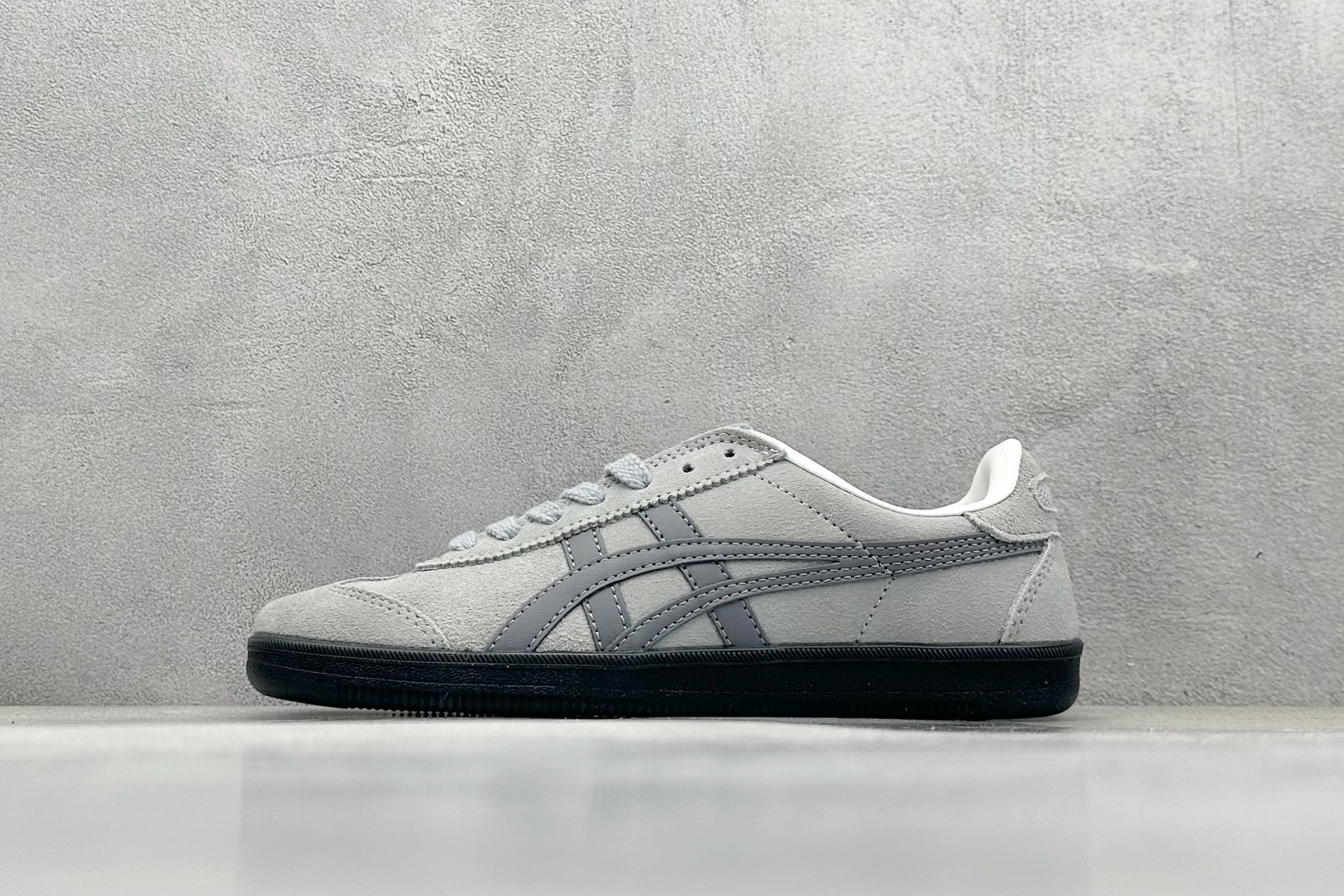 福利特价
Asics Onitsuka Tiger Tokuten 亚瑟士鬼冢虎中性复古运动板鞋
轻