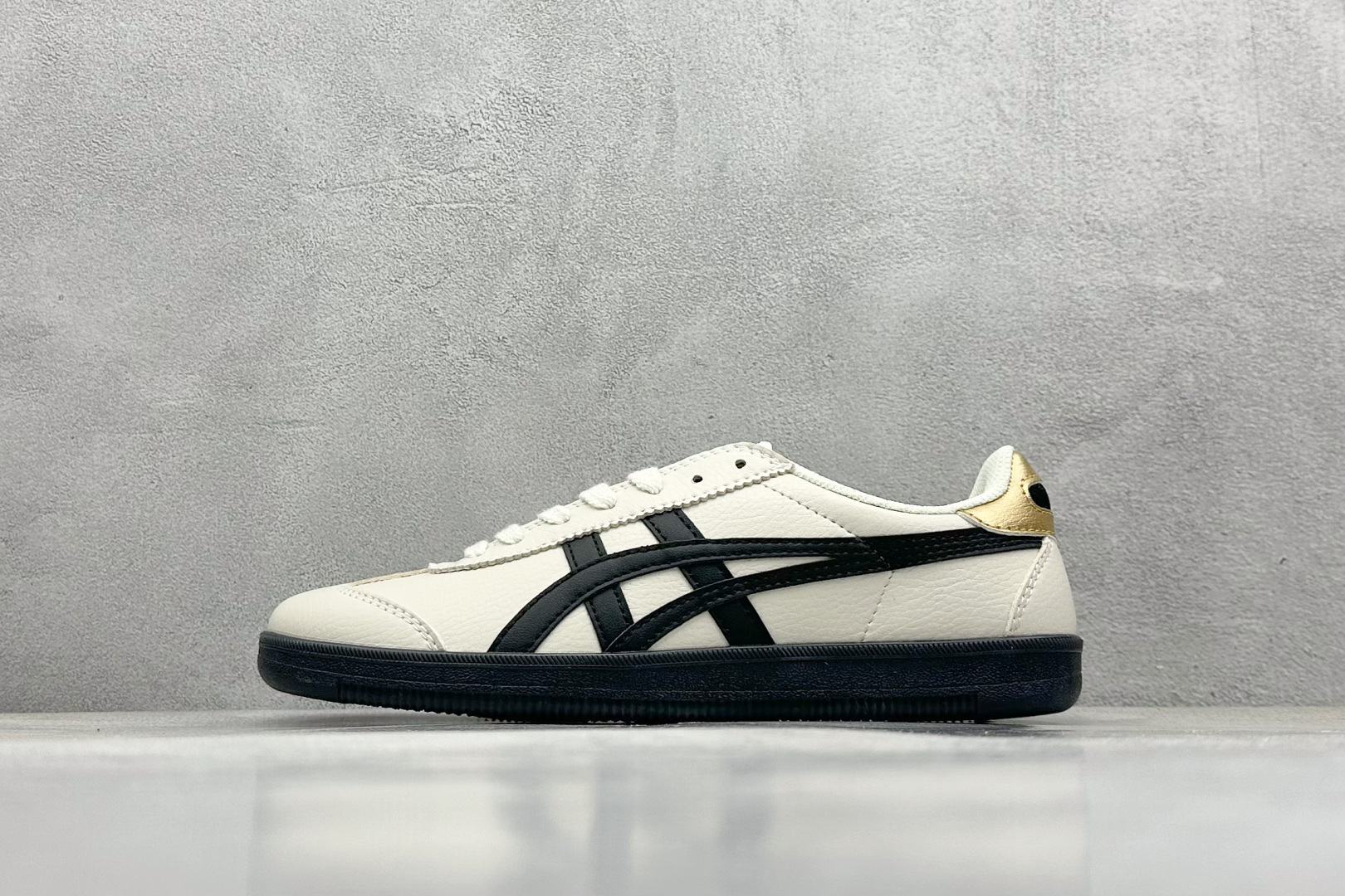 福利特价
Asics Onitsuka Tiger Tokuten 亚瑟士鬼冢虎中性复古运动板鞋
轻