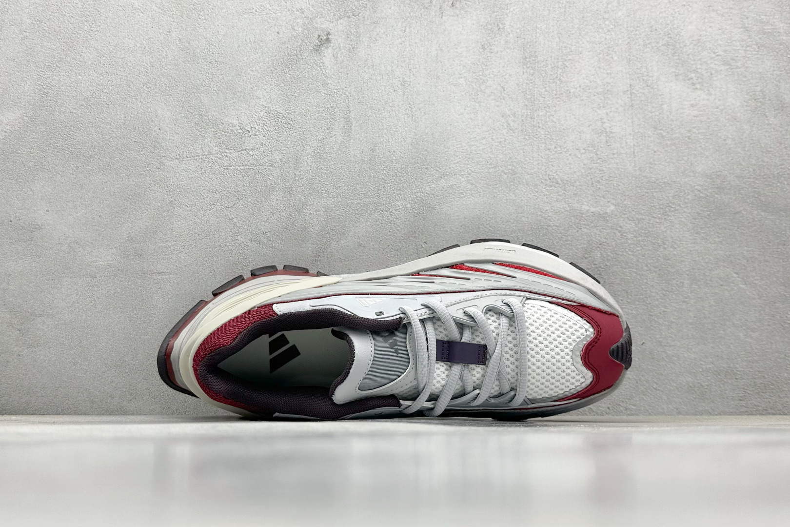  终端放店
XS版 Adidas Vento XLG MTW
复古休闲老爹鞋 官方同步上架 
鞋面是透气