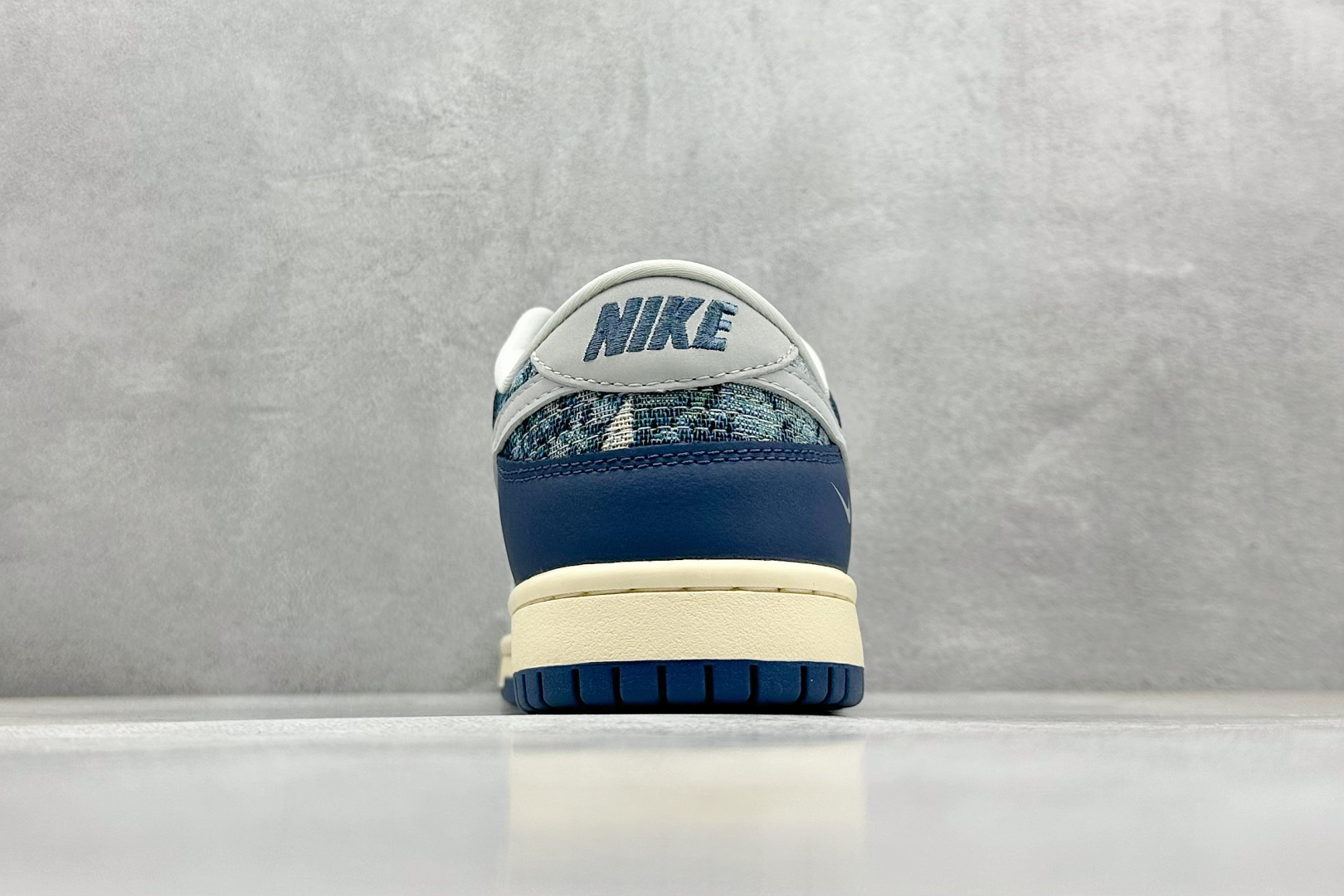 终端放店
XC版 Nk SB Dunk Low 冠希联名-灰蓝针织 周年高端定制 低帮休闲板鞋
 #定制