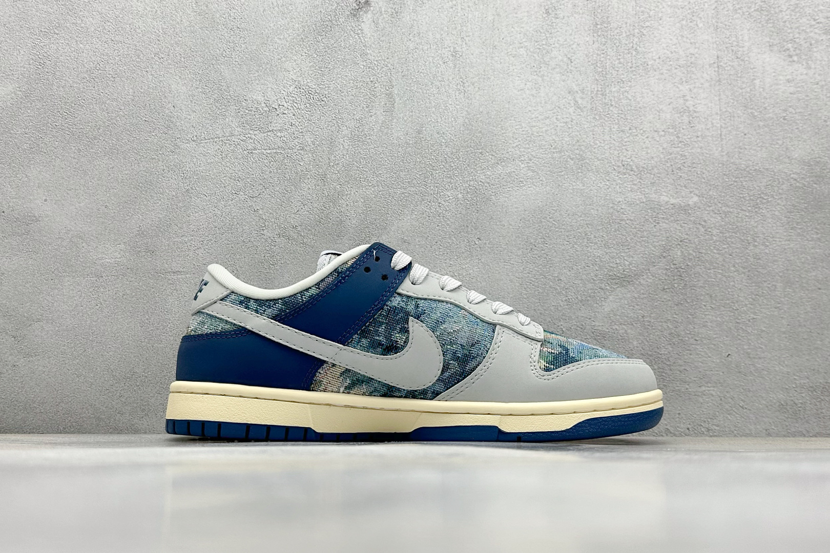 终端放店
XC版 Nk SB Dunk Low 冠希联名-灰蓝针织 周年高端定制 低帮休闲板鞋
 #定制