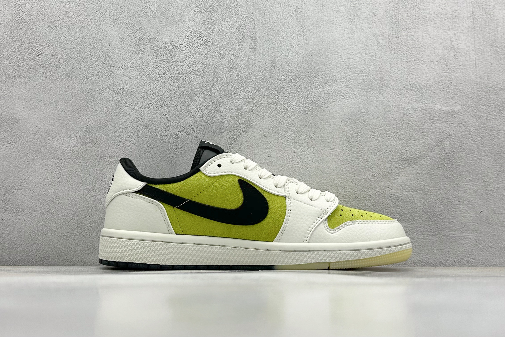 终端放店
XC版 Fragment x Travis Scott x 斯图西
Air Jordan 1
