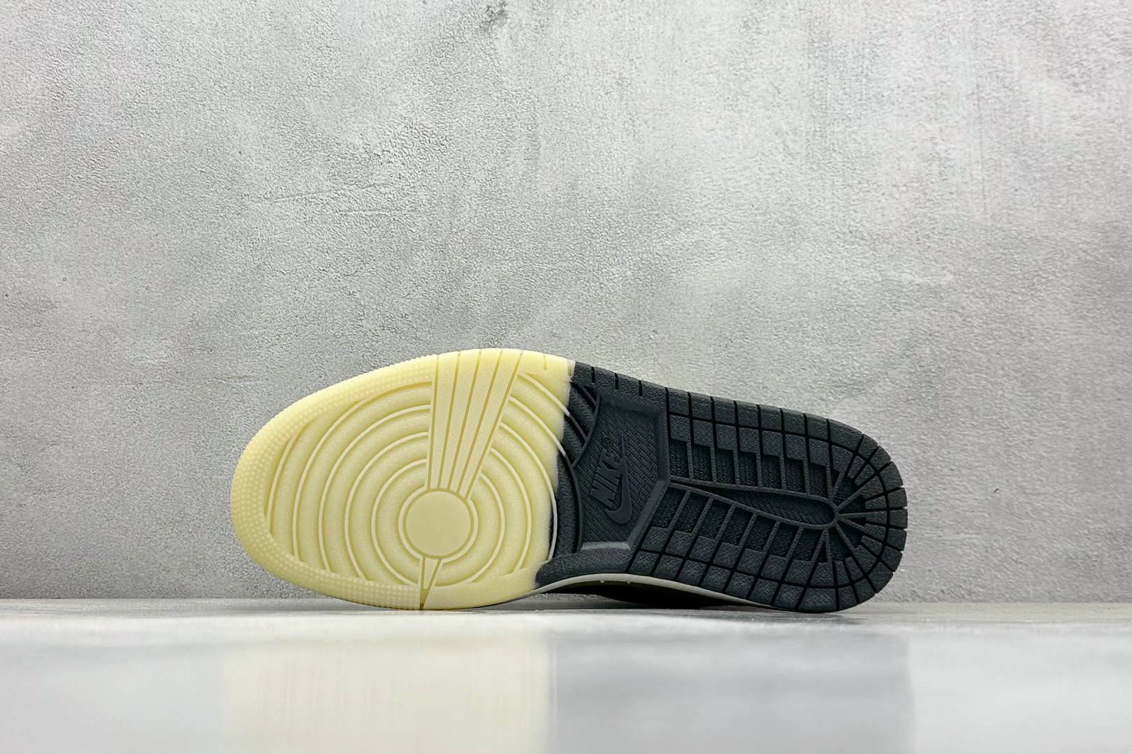 终端放店
XC版 Fragment x Travis Scott x 斯图西
Air Jordan 1