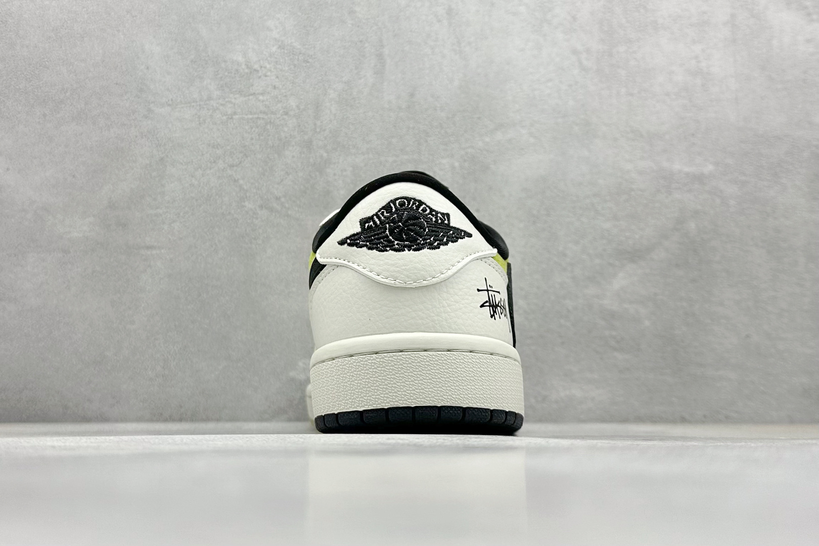 终端放店
XC版 Fragment x Travis Scott x 斯图西
Air Jordan 1