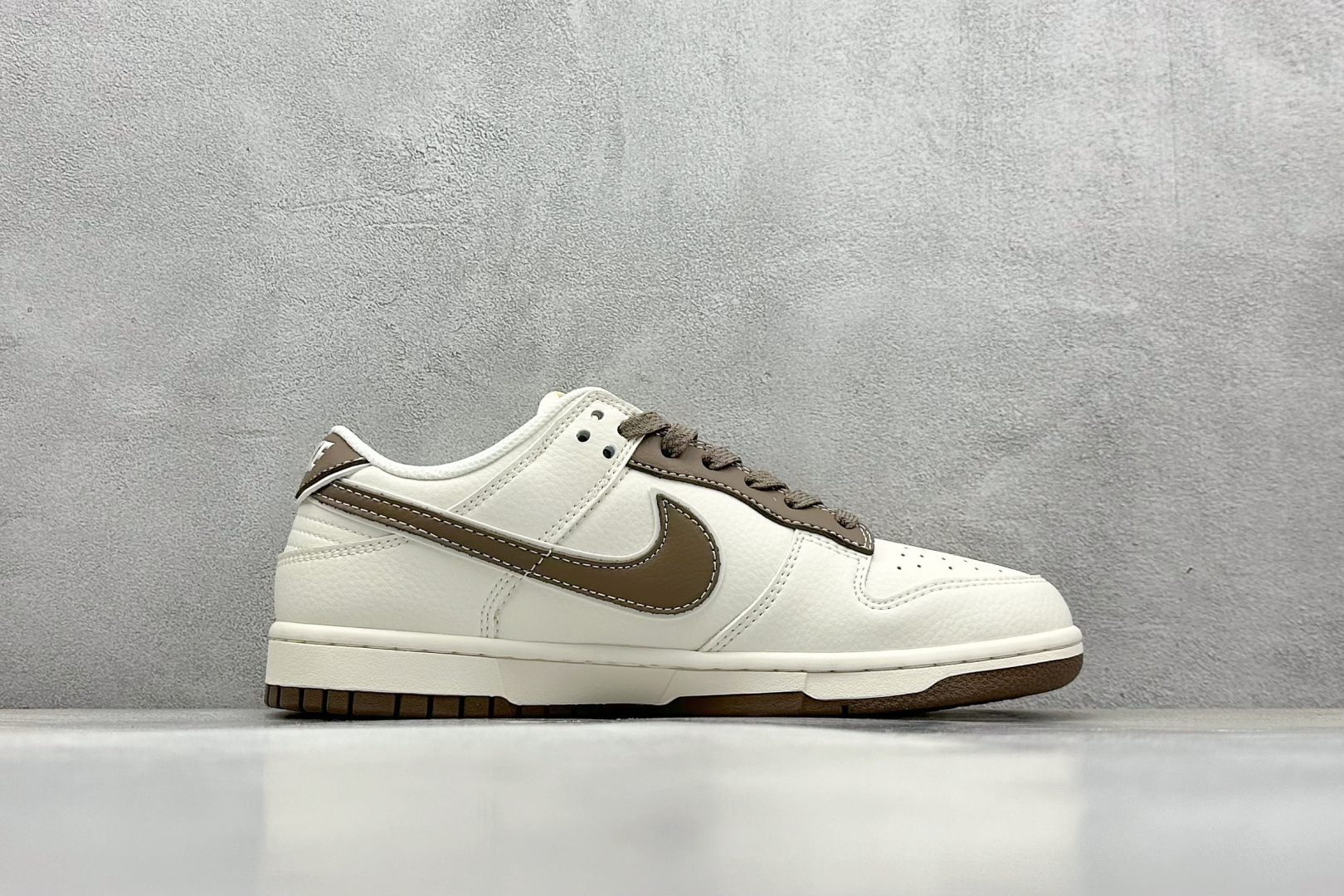  终端放店
XC版 Nike SB Dunk Low“ 石头岛Supreme联名——米白棕底”  周年高