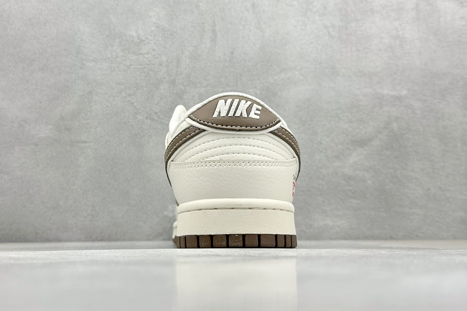  终端放店
XC版 Nike SB Dunk Low“ 石头岛Supreme联名——米白棕底”  周年高