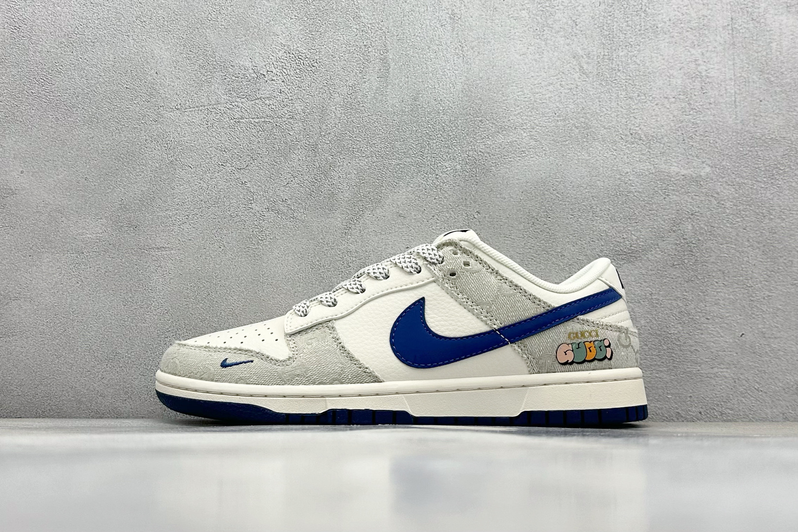  终端放店
XC版 NK Dunk Low Retro DIY高端定制
古驰烟灰蓝钩 低帮休闲运动板鞋
