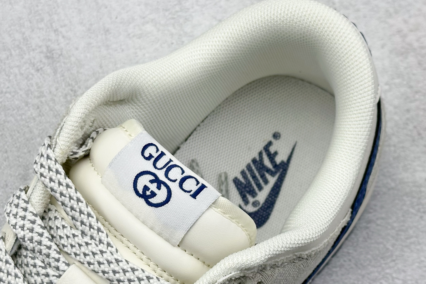  终端放店
XC版 NK Dunk Low Retro DIY高端定制
古驰烟灰蓝钩 低帮休闲运动板鞋

