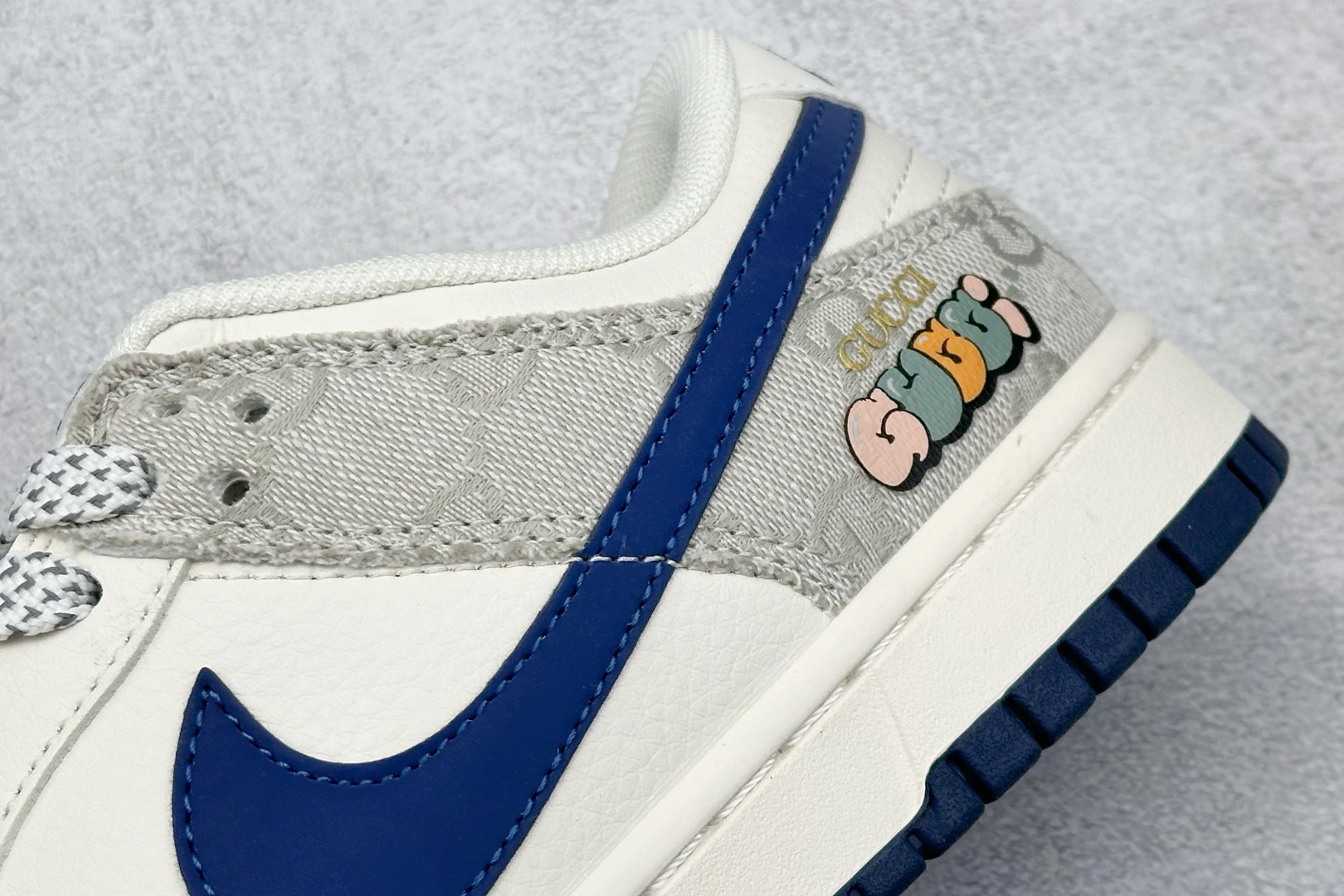  终端放店
XC版 NK Dunk Low Retro DIY高端定制
古驰烟灰蓝钩 低帮休闲运动板鞋
