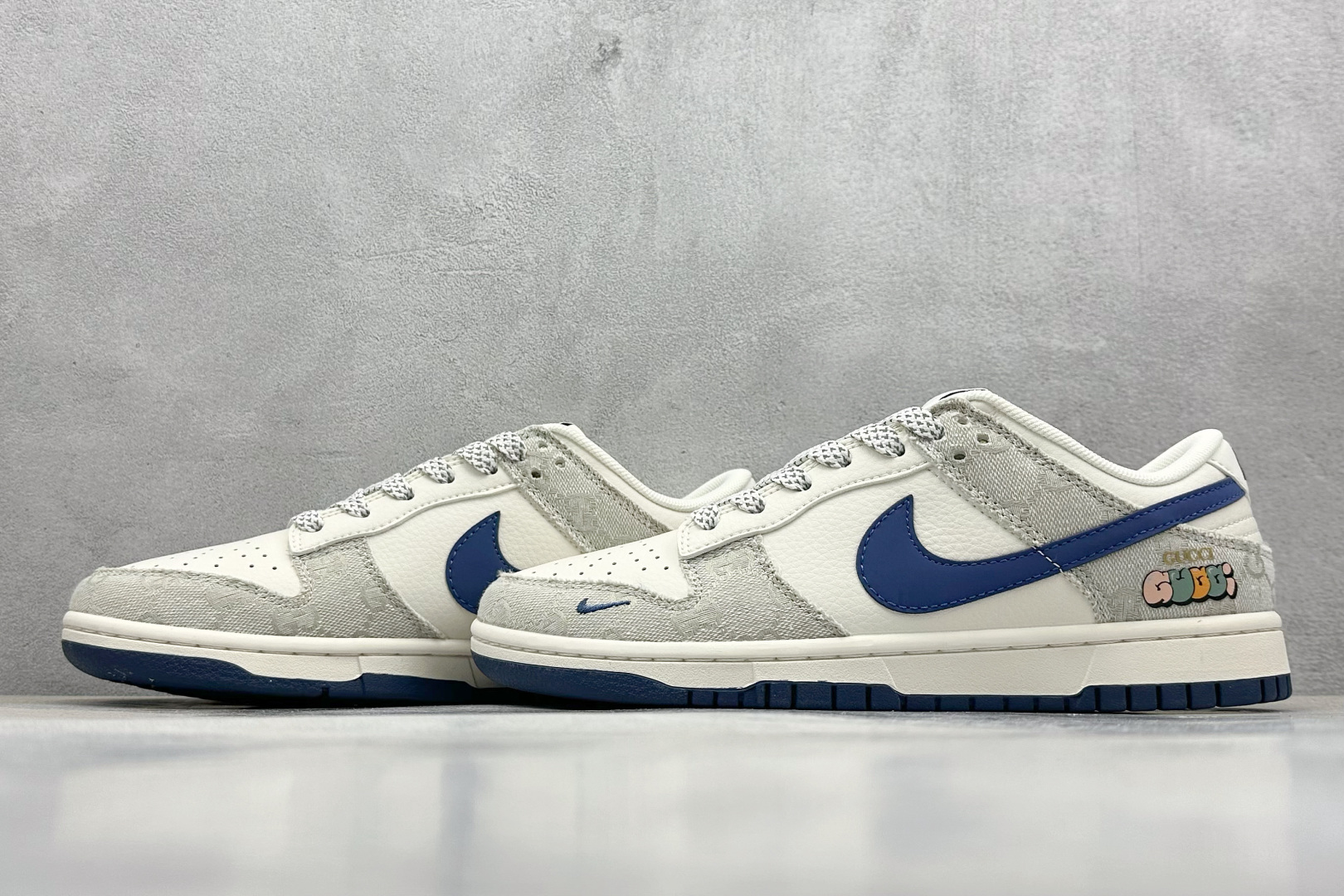  终端放店
XC版 NK Dunk Low Retro DIY高端定制
古驰烟灰蓝钩 低帮休闲运动板鞋
