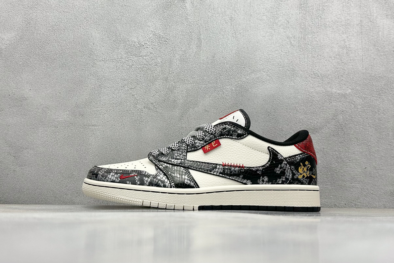终端放店
XC版 Travis Scott x Fragment Design x Air Jorda