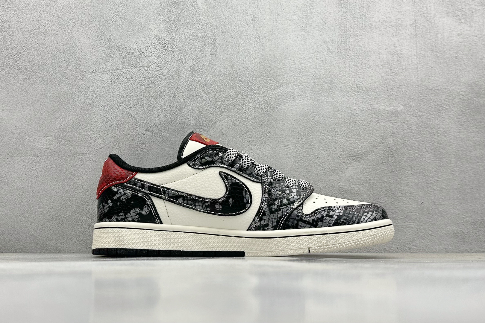 终端放店
XC版 Travis Scott x Fragment Design x Air Jorda