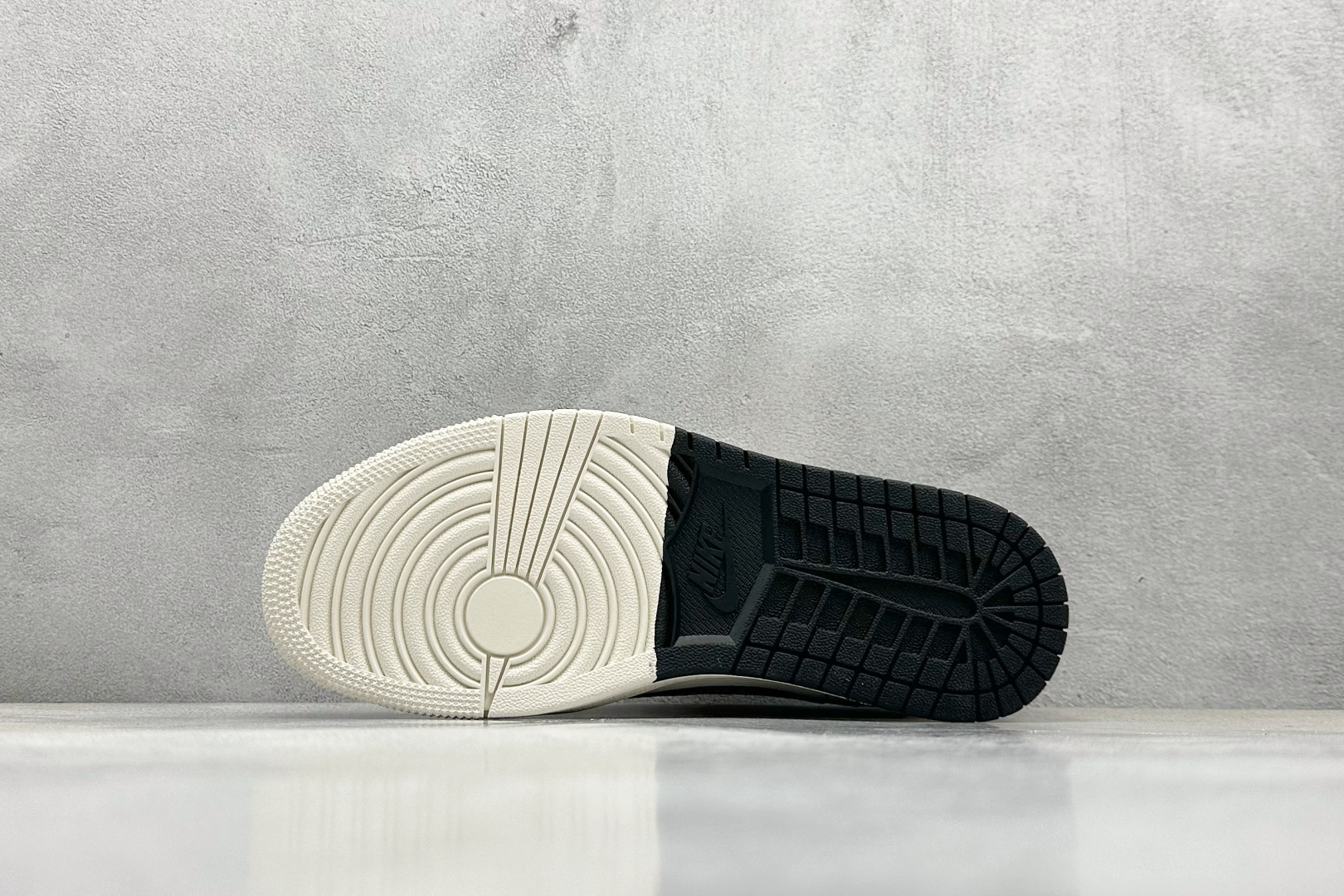 终端放店
XC版 Travis Scott x Fragment Design x Air Jorda