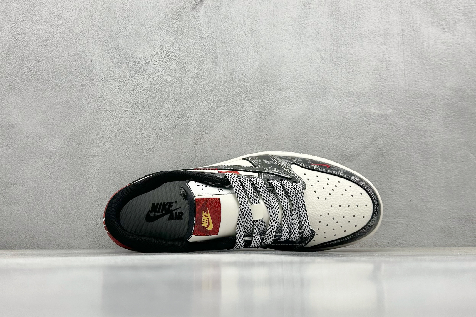 终端放店
XC版 Travis Scott x Fragment Design x Air Jorda