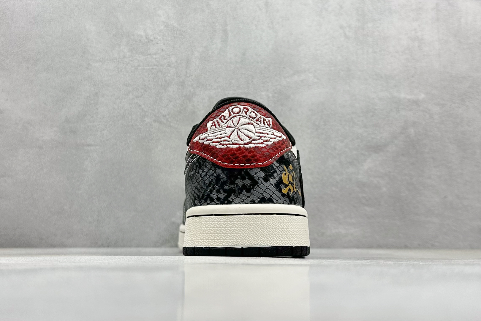 终端放店
XC版 Travis Scott x Fragment Design x Air Jorda