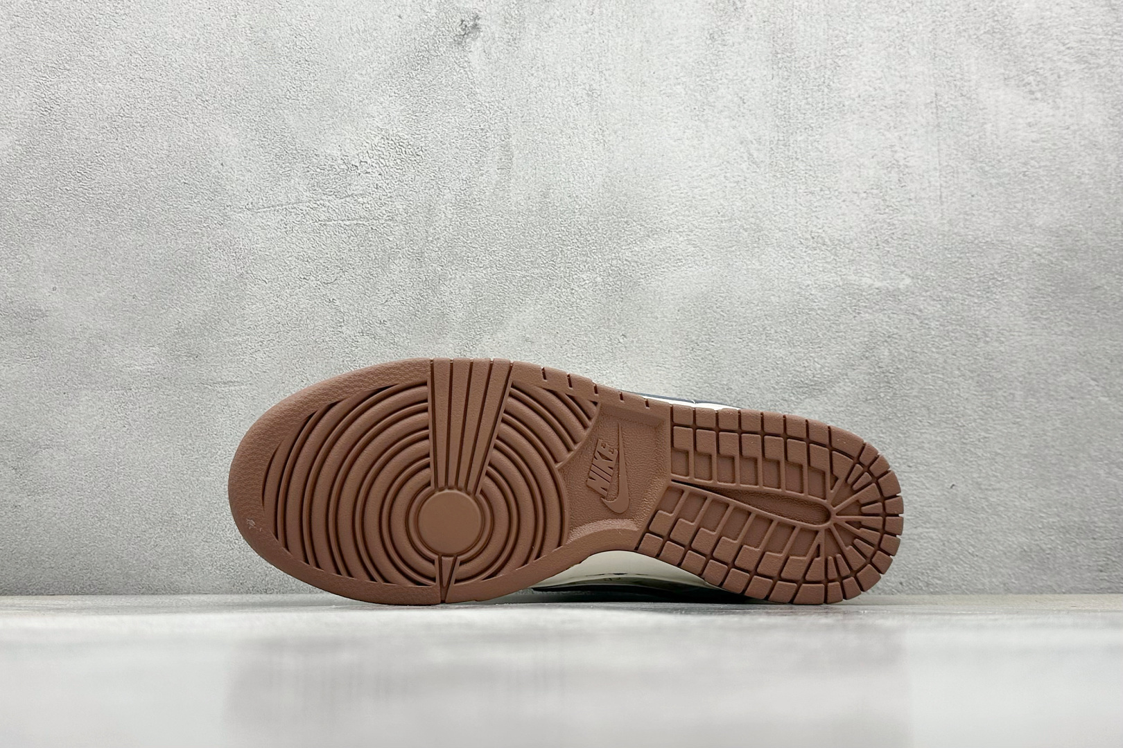  终端放店
XC版 Nike SB Dunk Low 斯图西联名 浅蓝棕 周年高端定制 低帮休闲板鞋
