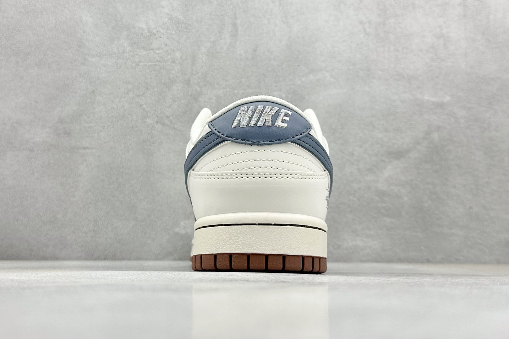  终端放店
XC版 Nike SB Dunk Low 斯图西联名 浅蓝棕 周年高端定制 低帮休闲板鞋
