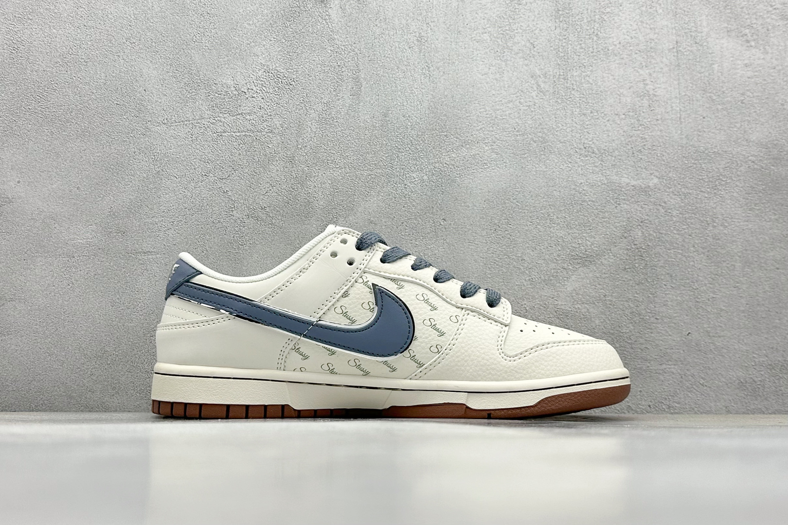  终端放店
XC版 Nike SB Dunk Low 斯图西联名 浅蓝棕 周年高端定制 低帮休闲板鞋
