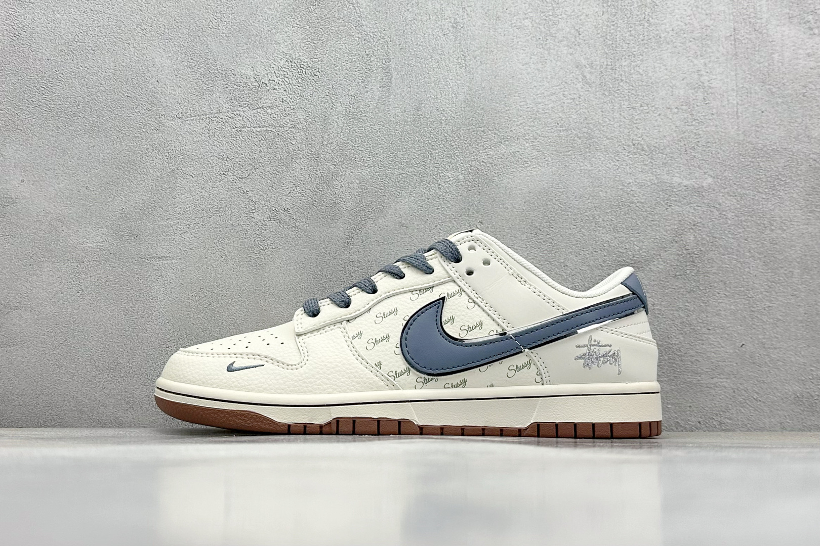  终端放店
XC版 Nike SB Dunk Low 斯图西联名 浅蓝棕 周年高端定制 低帮休闲板鞋
