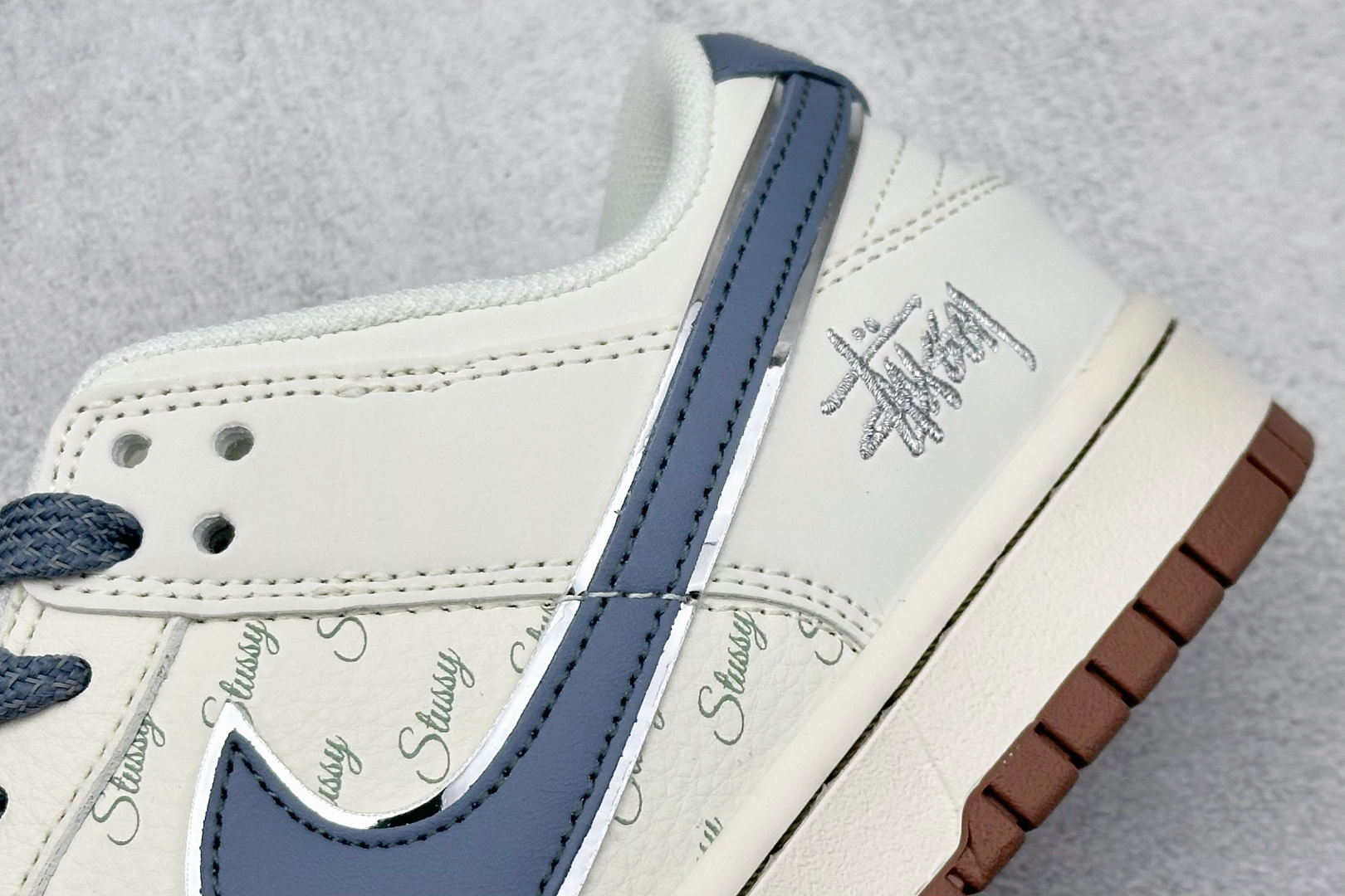  终端放店
XC版 Nike SB Dunk Low 斯图西联名 浅蓝棕 周年高端定制 低帮休闲板鞋
