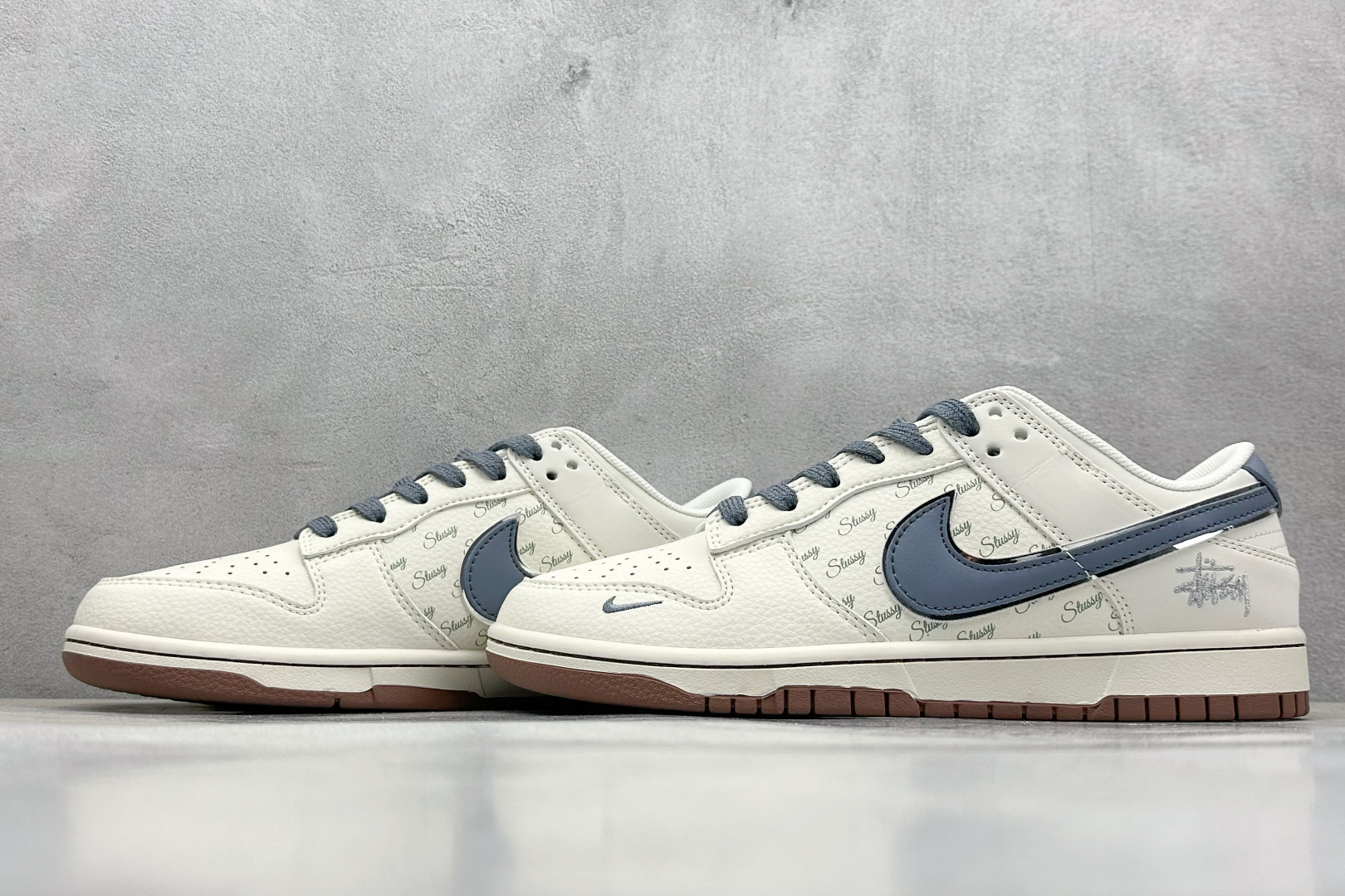  终端放店
XC版 Nike SB Dunk Low 斯图西联名 浅蓝棕 周年高端定制 低帮休闲板鞋
