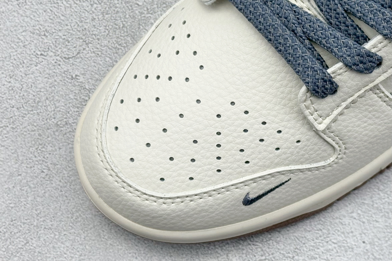  终端放店
XC版 Nike SB Dunk Low 斯图西联名 浅蓝棕 周年高端定制 低帮休闲板鞋
