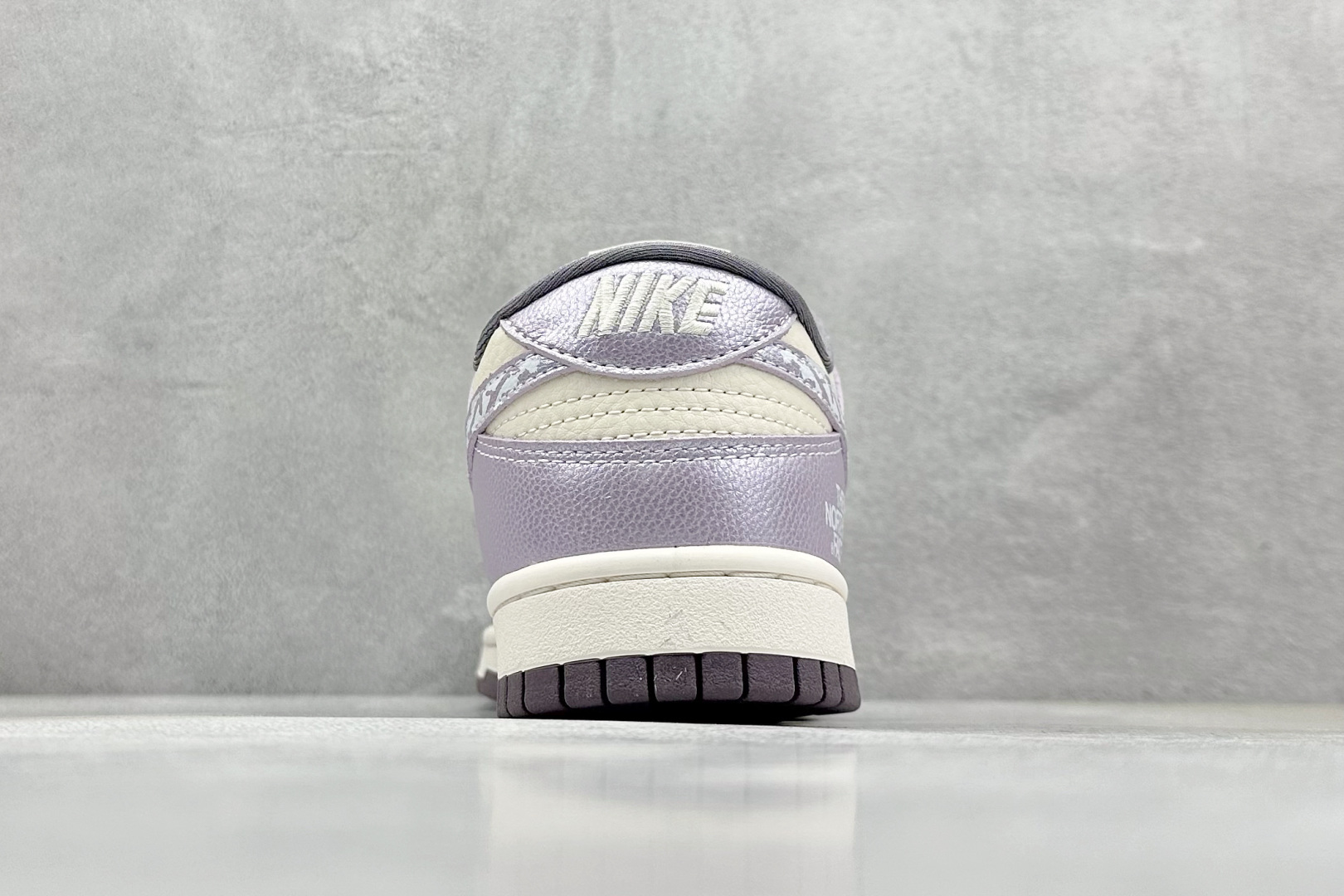  终端放店
XC版 Nike SB Dunk Low 北面系列 亮面紫勾 周年高端定制 低帮休闲板鞋

