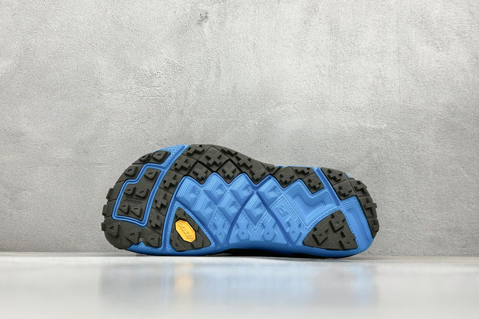  
Hoka W Hopara 霍帕拉系列水路两用溯溪涉水休闲户外露营凉鞋

尺码：36 36.5 37