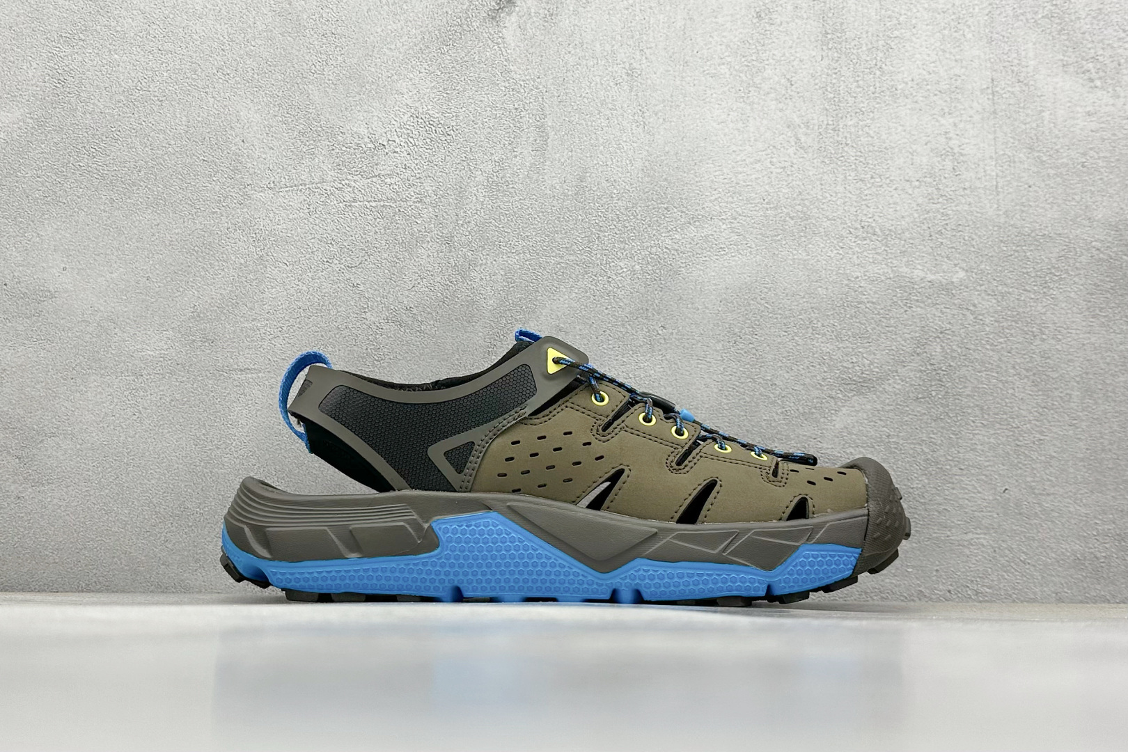  
Hoka W Hopara 霍帕拉系列水路两用溯溪涉水休闲户外露营凉鞋

尺码：36 36.5 37