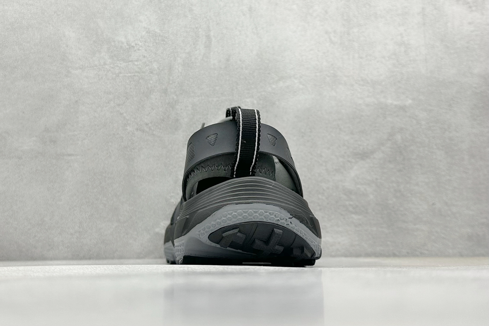  
Hoka W Hopara 霍帕拉系列水路两用溯溪涉水休闲户外露营凉鞋

尺码：36 36.5 37