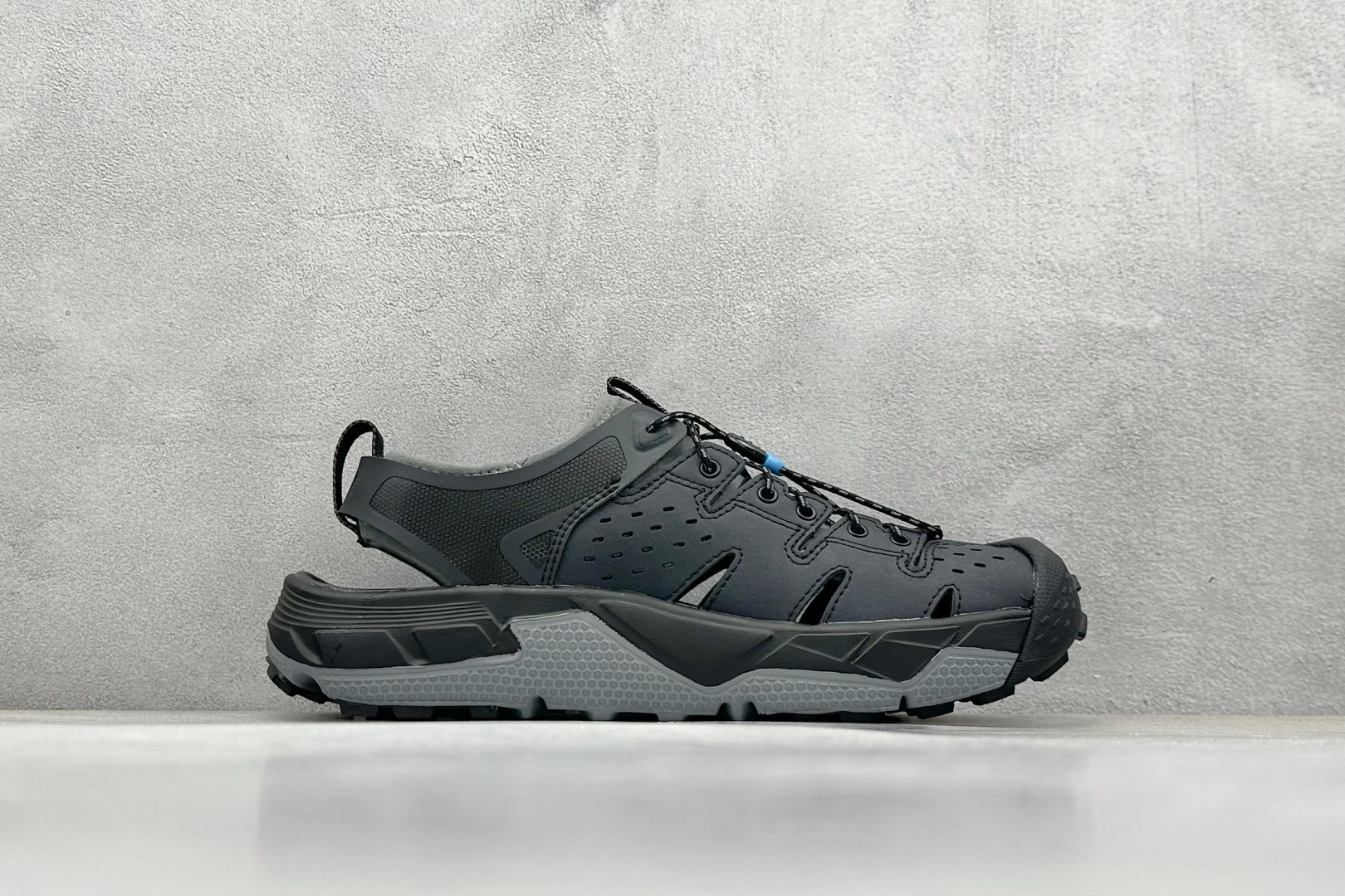  
Hoka W Hopara 霍帕拉系列水路两用溯溪涉水休闲户外露营凉鞋

尺码：36 36.5 37