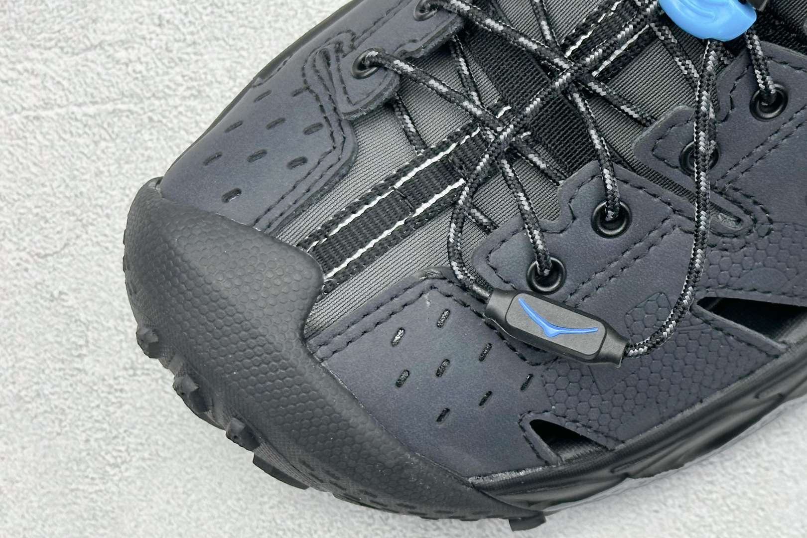  
Hoka W Hopara 霍帕拉系列水路两用溯溪涉水休闲户外露营凉鞋

尺码：36 36.5 37