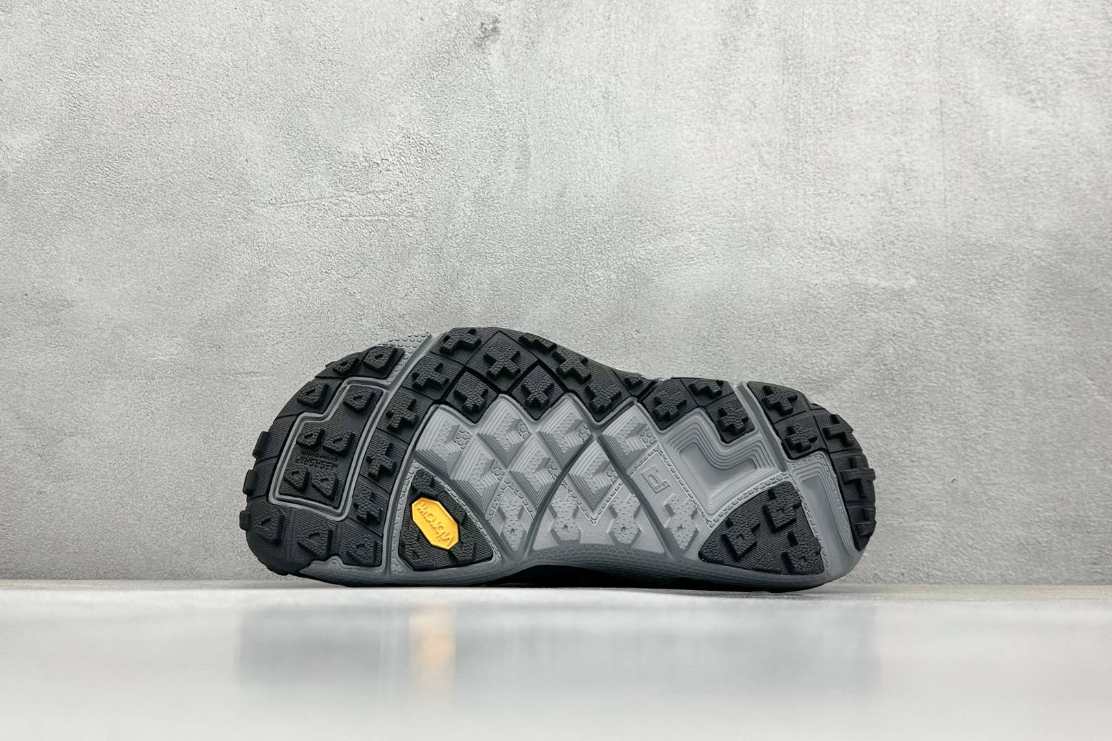  
Hoka W Hopara 霍帕拉系列水路两用溯溪涉水休闲户外露营凉鞋

尺码：36 36.5 37