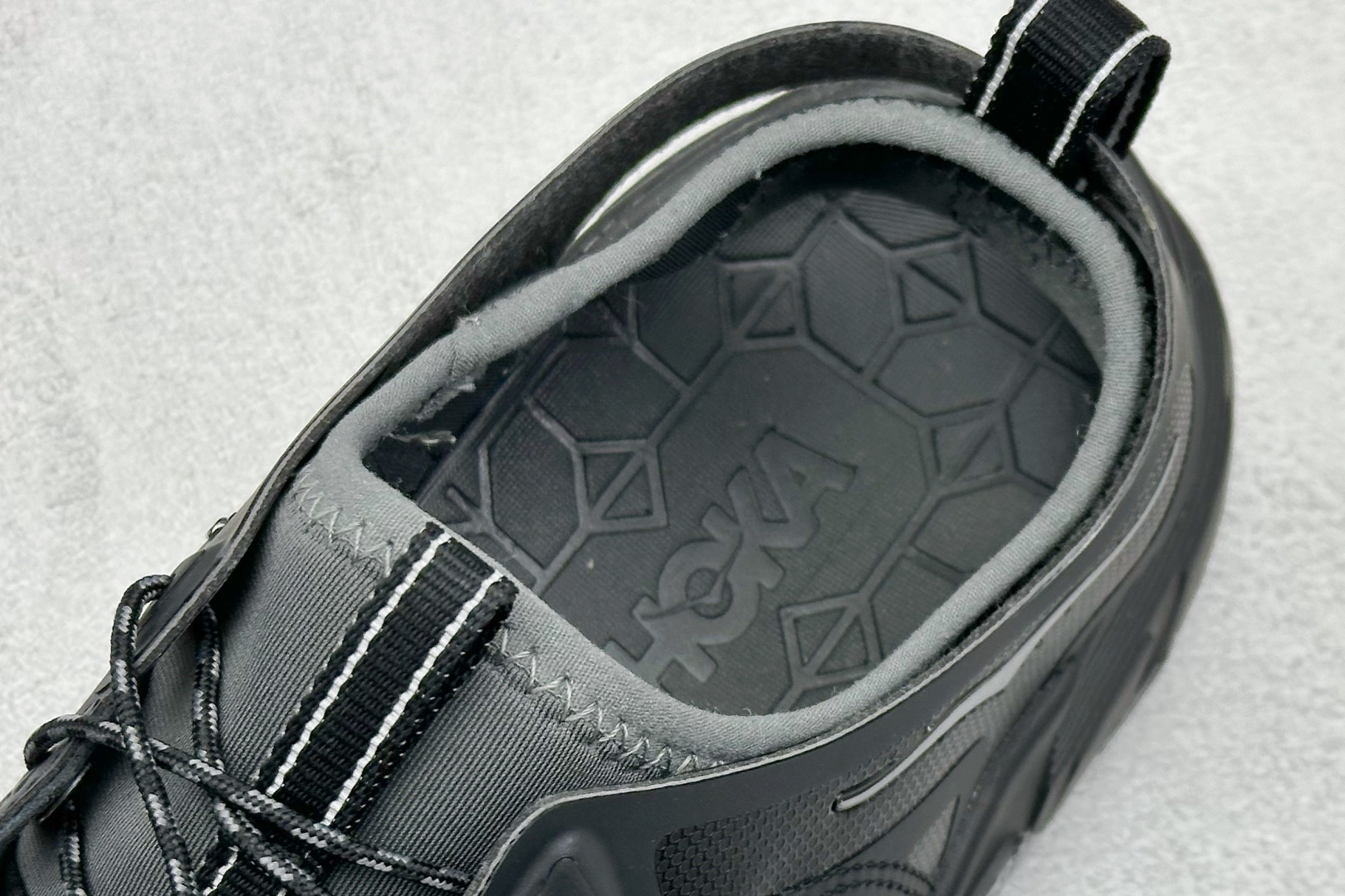  
Hoka W Hopara 霍帕拉系列水路两用溯溪涉水休闲户外露营凉鞋

尺码：36 36.5 37