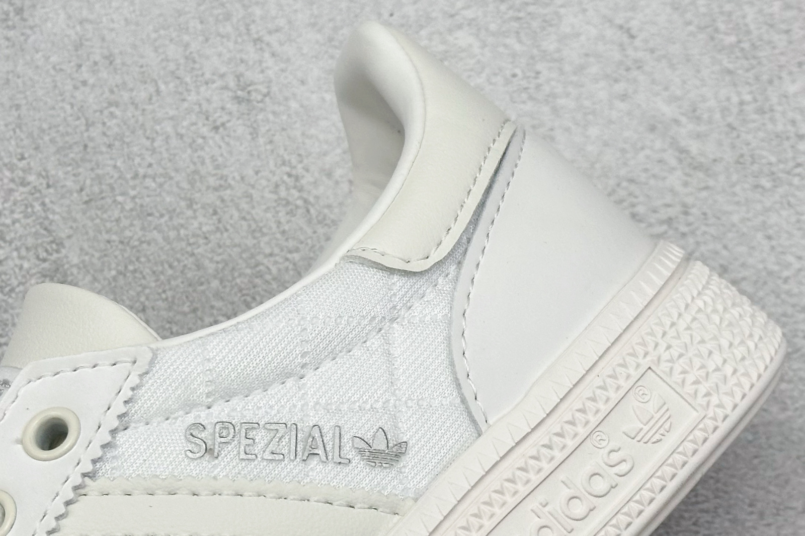  
AD originals Samba Handball Spezial
此款以简约大方的造型设计，给