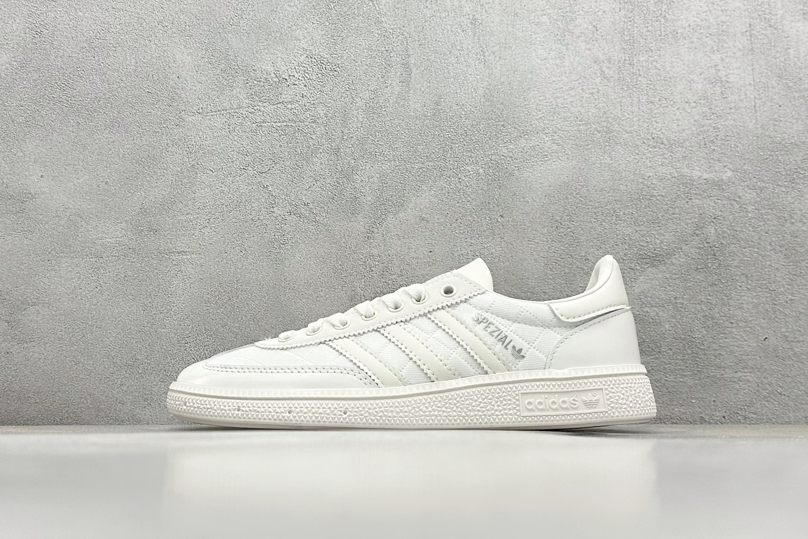 
AD originals Samba Handball Spezial
此款以简约大方的造型设计，给