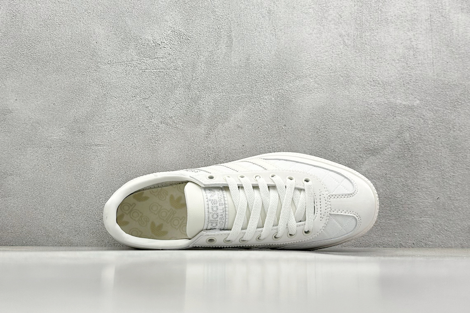  
AD originals Samba Handball Spezial
此款以简约大方的造型设计，给