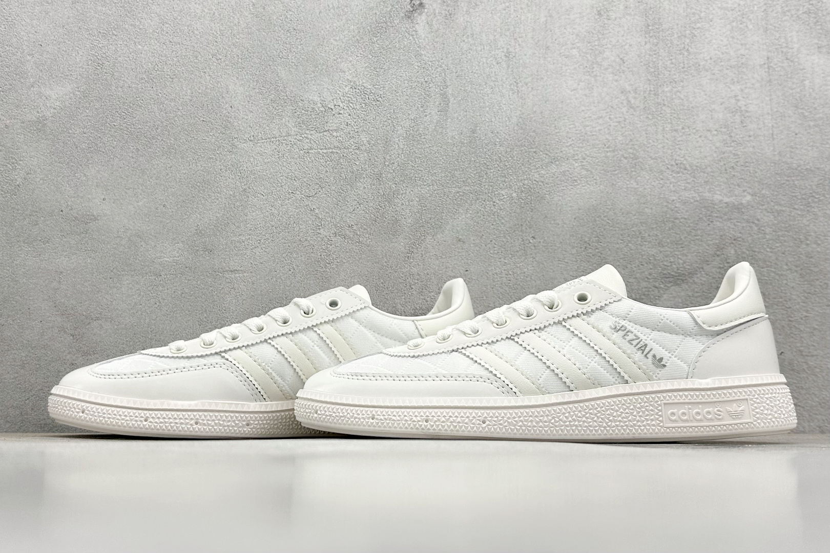  
AD originals Samba Handball Spezial
此款以简约大方的造型设计，给
